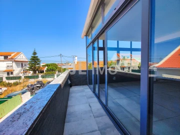 Moradia T3 para Arrendamento em Charneca de Caparica e Sobreda