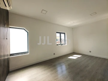 Moradia T3 para Arrendamento em Charneca de Caparica e Sobreda