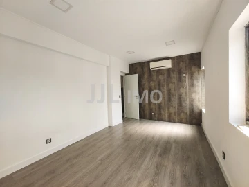 Moradia T3 para Arrendamento em Charneca de Caparica e Sobreda