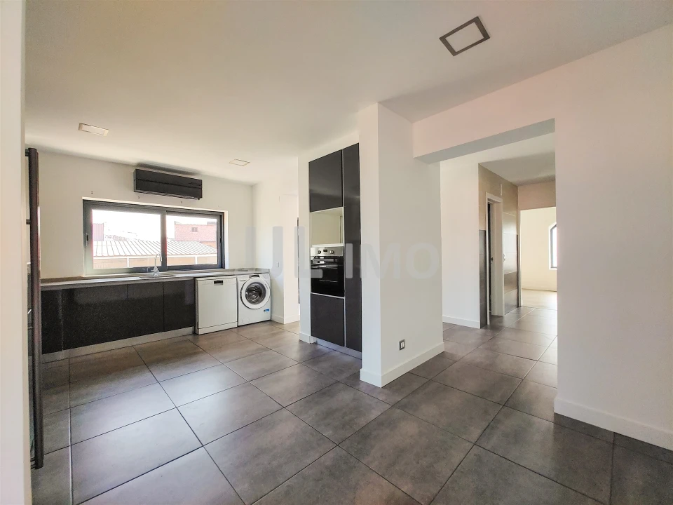 Moradia T3 para Arrendamento em Charneca de Caparica e Sobreda Foto 5