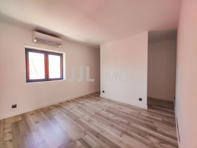 Moradia T3 para Arrendamento em Charneca de Caparica e Sobreda Foto 8