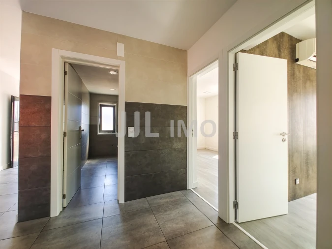 Moradia T3 para Arrendamento em Charneca de Caparica e Sobreda Foto 12