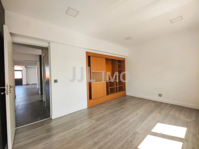 Moradia T3 para Arrendamento em Charneca de Caparica e Sobreda Foto 15