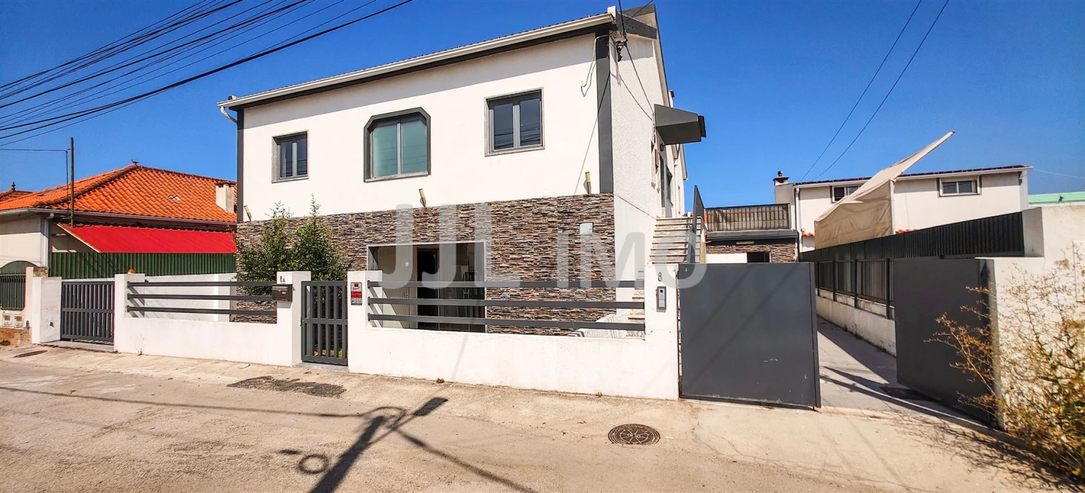 Moradia T3 para Arrendamento em Charneca de Caparica e Sobreda Foto 1