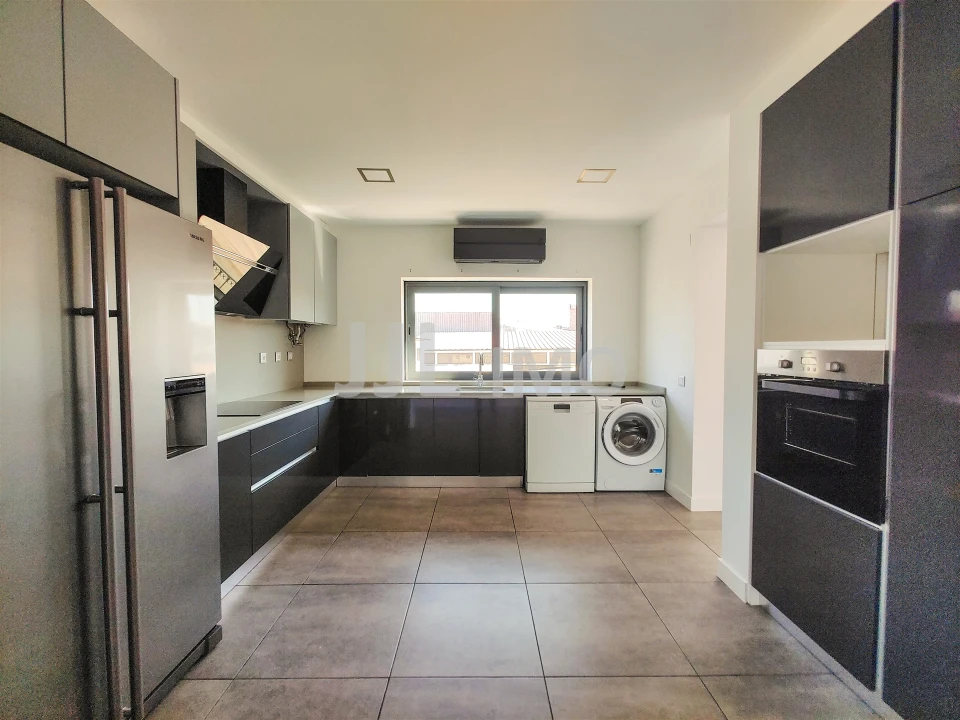 Moradia T3 para Arrendamento em Charneca de Caparica e Sobreda Foto 6