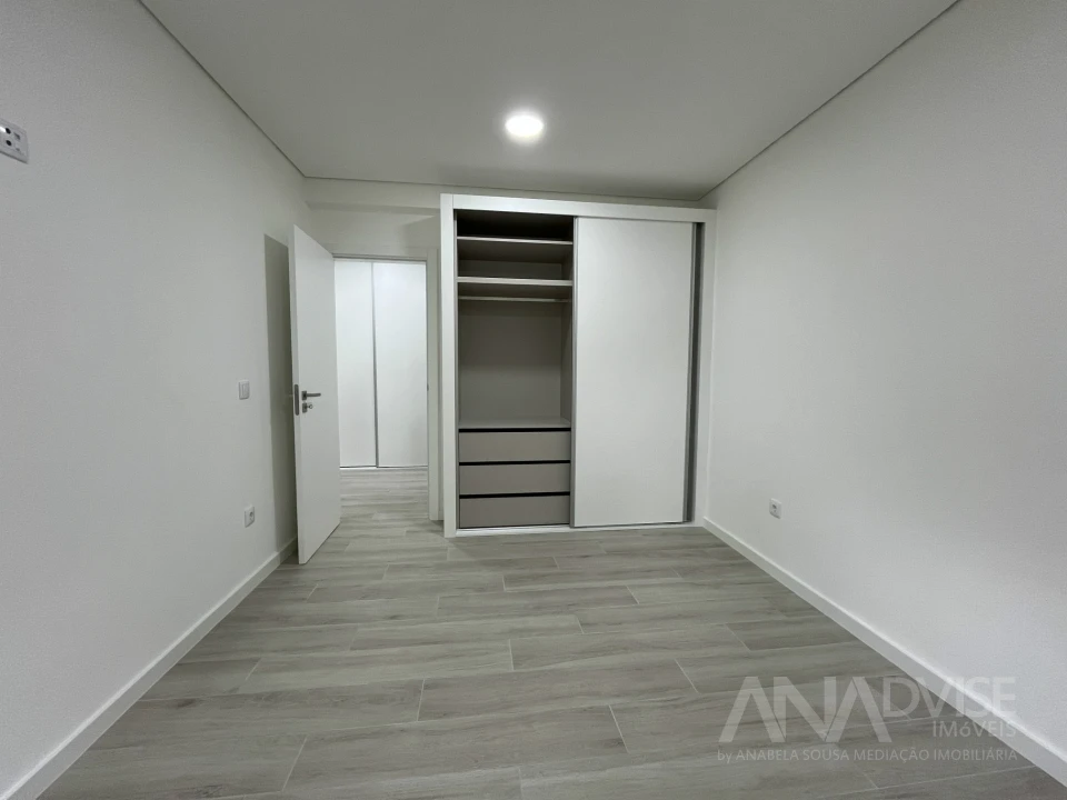 Apartamento T2 para Arrendamento em Viseu Foto 14