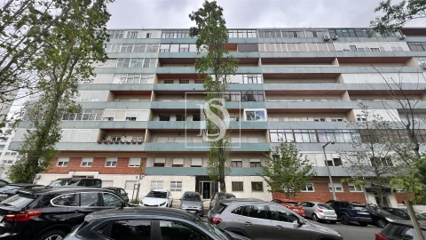 Apartamento T3 para Venda em Benfica