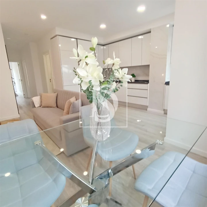 Apartamento T3 para Venda em Benfica Foto 2