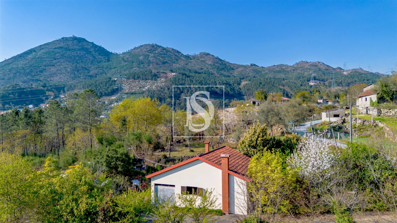 Moradia T1 para Venda em Vilar de Ferreiros Foto 1