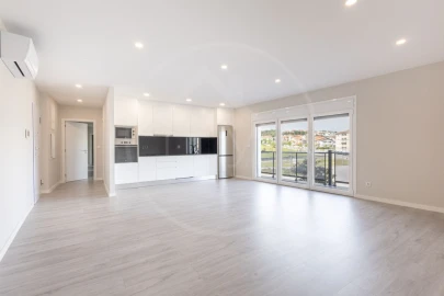 Apartamento T3 para Venda em Santa Cruz/Trindade e Sanjurge