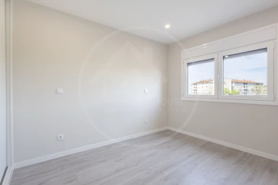 Apartamento T3 para Venda em Santa Cruz/Trindade e Sanjurge