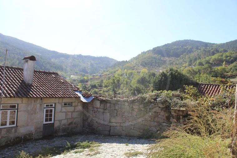 Moradia para Venda em Salvador e Santo Aleixo de Além-Tâmega Foto 9