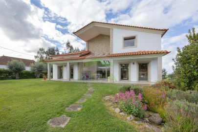 Moradia T4 para Venda em Porto de Mós - São João Baptista e São Pedro