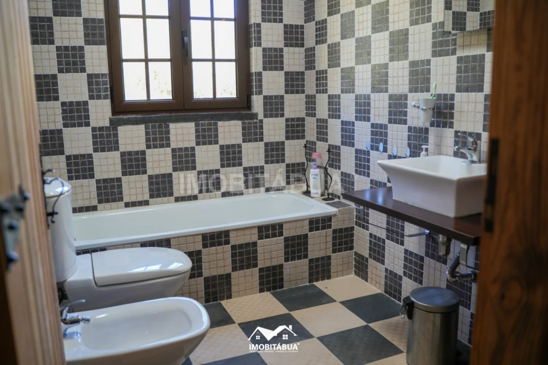 Moradia T4 para Venda em Mouronho Foto 14