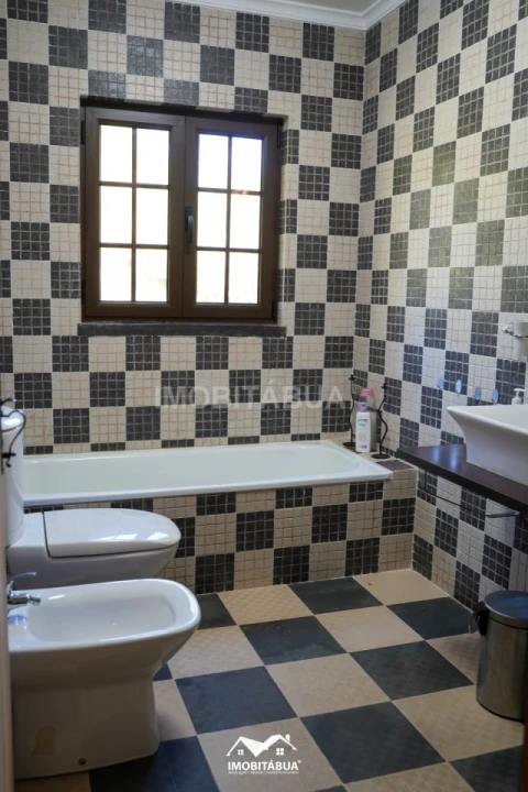 Moradia T4 para Venda em Mouronho