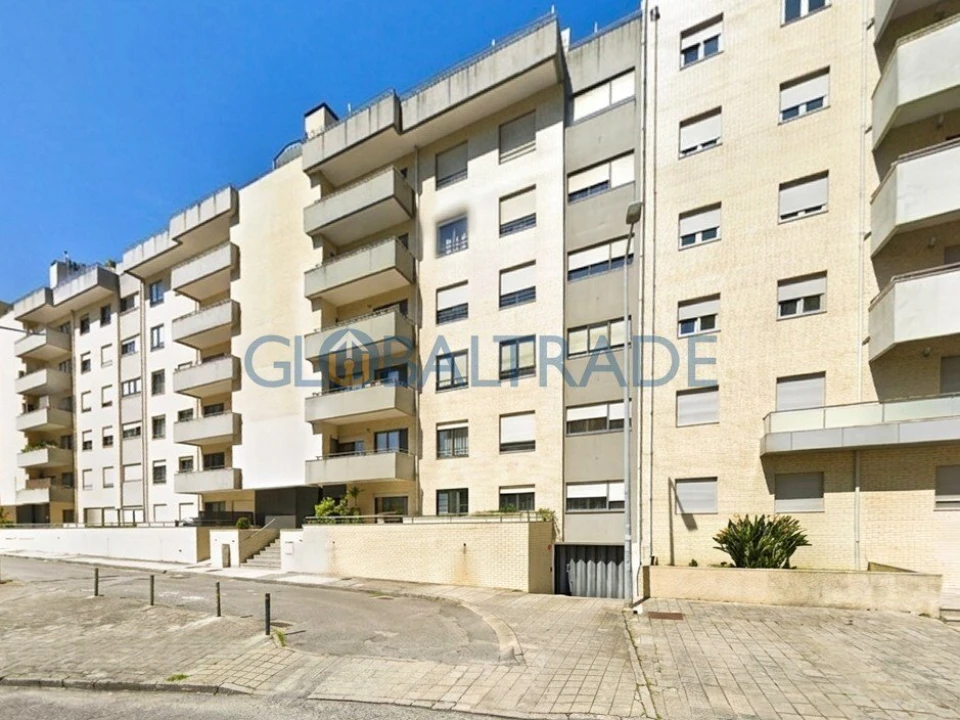 Garagem para Venda em Rio Tinto Foto 1