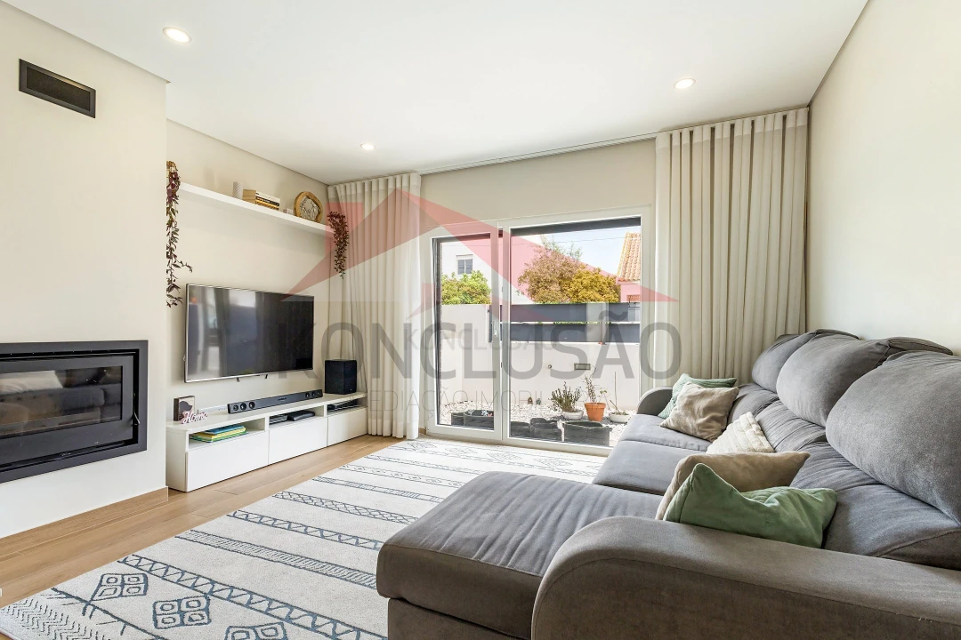 Moradia T3 para Venda em Quinta do Conde Foto 3