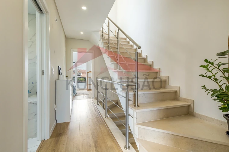 Moradia T3 para Venda em Quinta do Conde Foto 11