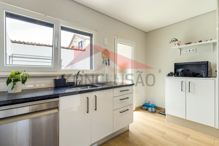 Moradia T3 para Venda em Quinta do Conde Foto 6