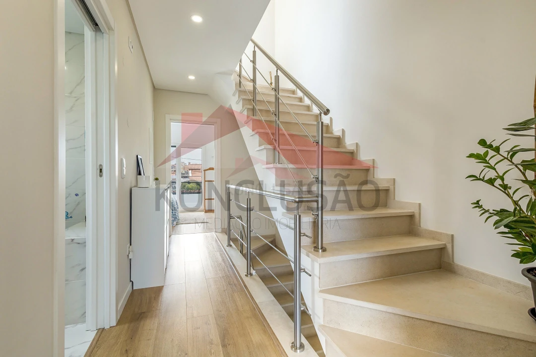 Moradia T3 para Venda em Quinta do Conde Foto 11