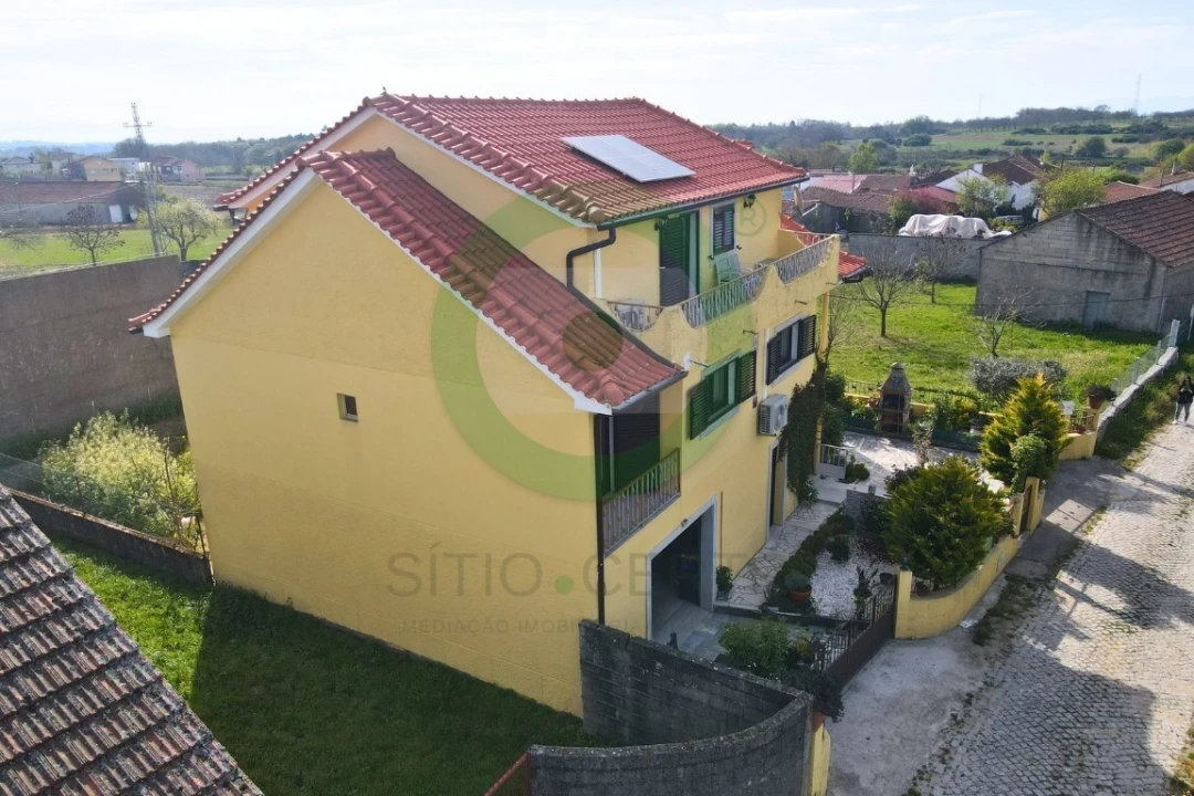 Moradia T4 para Venda em Friões Foto 3