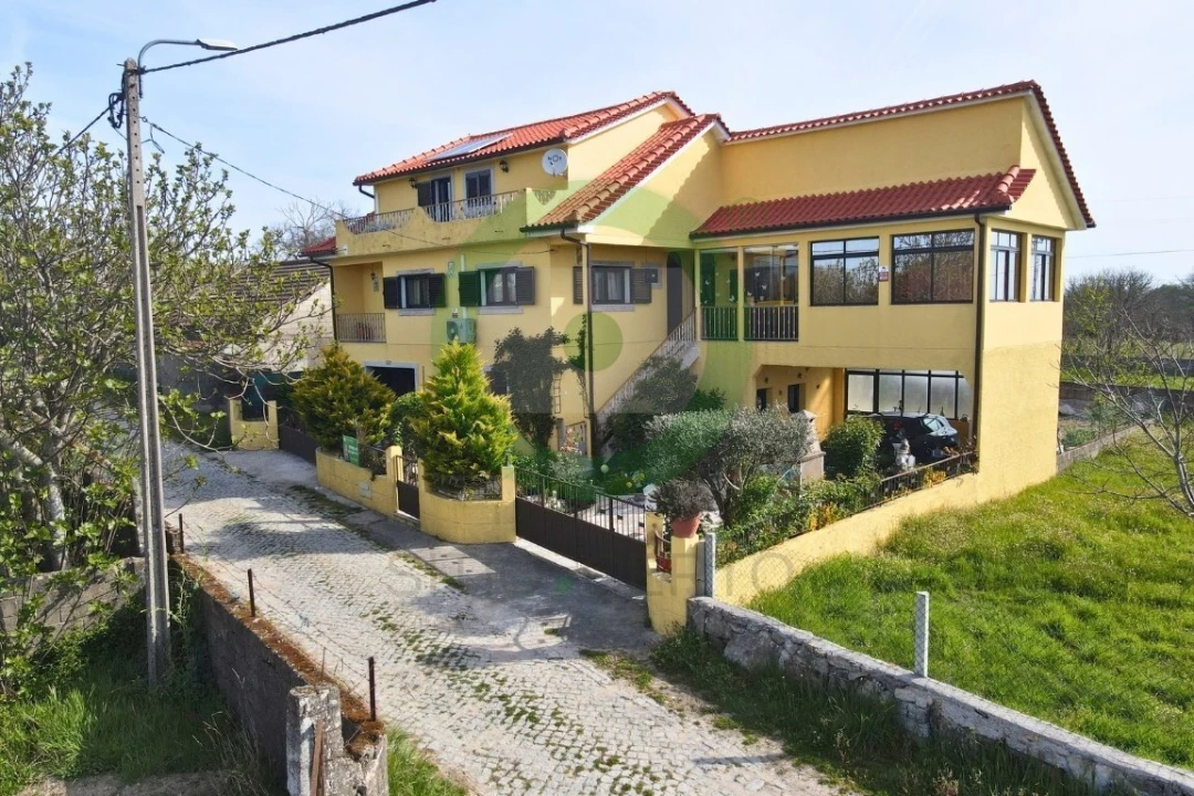 Moradia T4 para Venda em Friões Foto 1