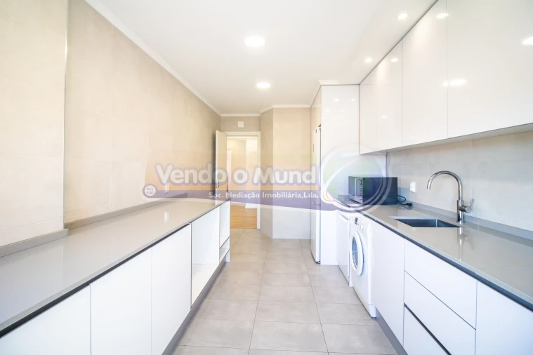 Apartamento T3 para Venda em Algueirão-Mem Martins Foto 2