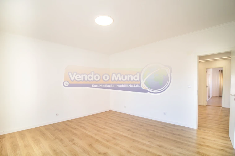 Apartamento T3 para Venda em Algueirão-Mem Martins Foto 17