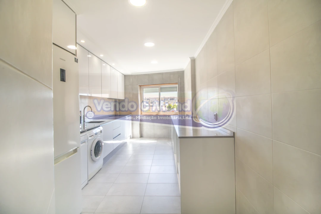 Apartamento T3 para Venda em Algueirão-Mem Martins Foto 3