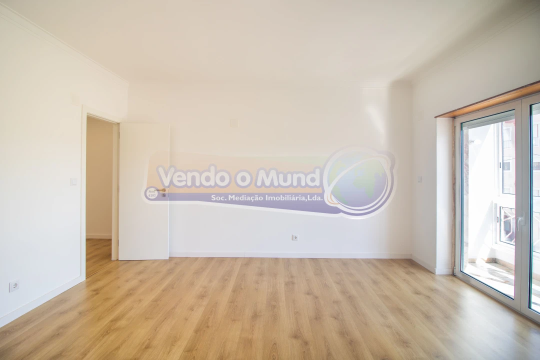 Apartamento T3 para Venda em Algueirão-Mem Martins Foto 16