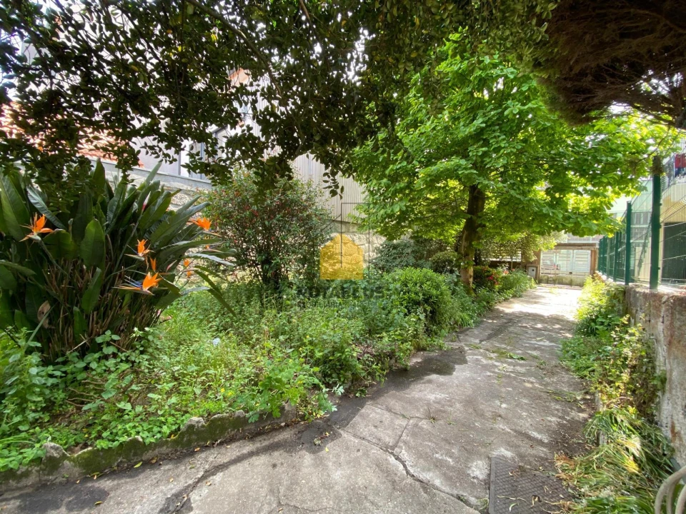 Moradia T7 para Venda em Campanhã Foto 1