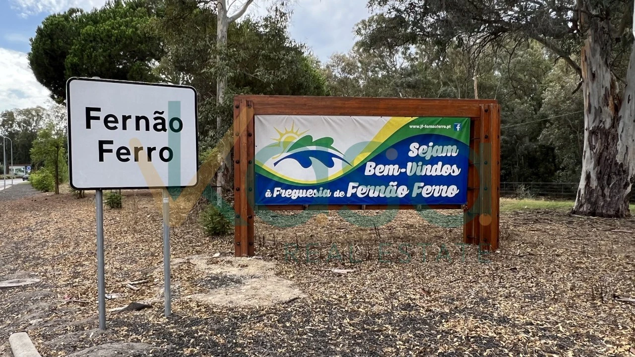 Moradia T4 para Venda em Fernao Ferro Foto 2