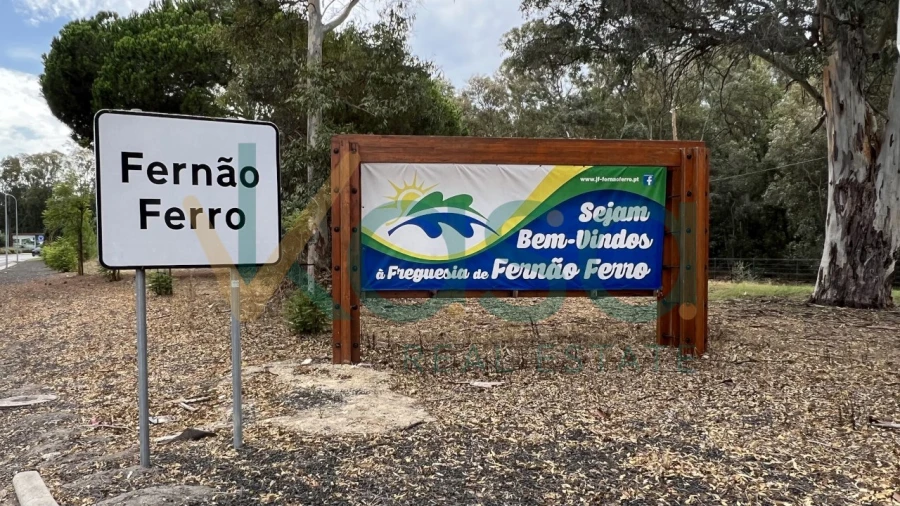 Moradia T4 para Venda em Fernao Ferro Foto 2