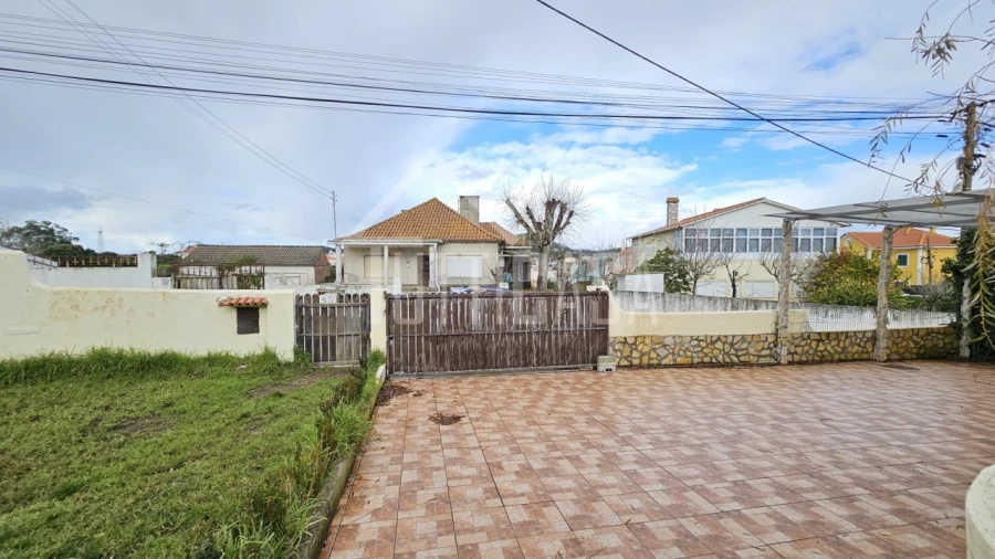 Moradia T3 para Venda em Venda do Pinheiro e Santo Estêvão das Galés Foto 60