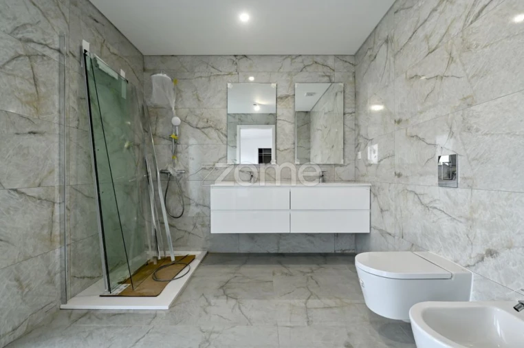 Moradia T4 para Venda em São Domingos de Rana Foto 13