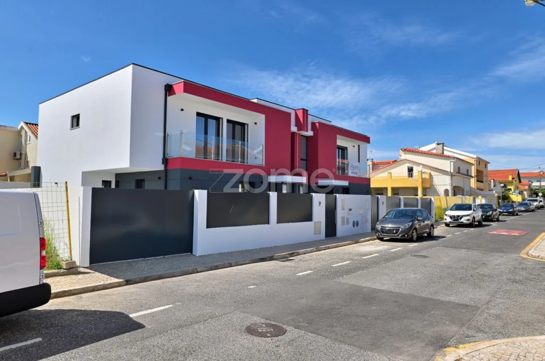 Moradia T4 para Venda em São Domingos de Rana Foto 1