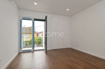 Moradia T4 para Venda em São Domingos de Rana