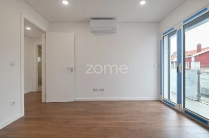 Moradia T4 para Venda em São Domingos de Rana