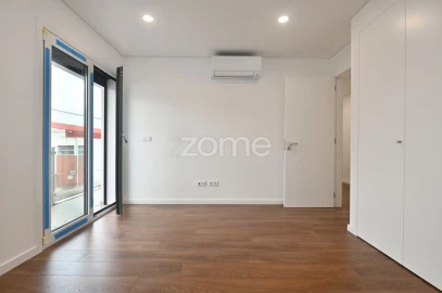 Moradia T4 para Venda em São Domingos de Rana