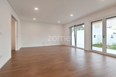 Moradia T4 para Venda em São Domingos de Rana