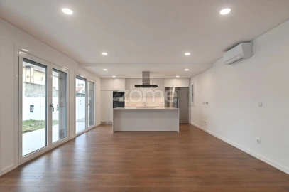 Moradia T4 para Venda em São Domingos de Rana