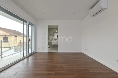 Moradia T4 para Venda em São Domingos de Rana