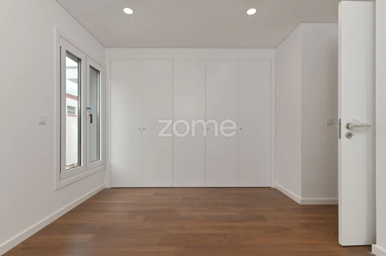 Moradia T4 para Venda em São Domingos de Rana Foto 13