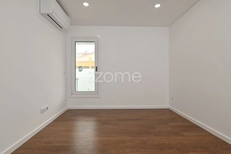 Moradia T4 para Venda em São Domingos de Rana Foto 14