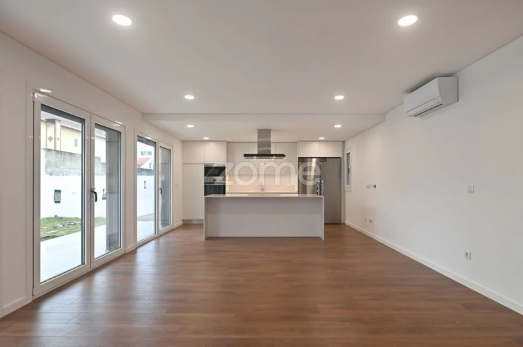 Moradia T4 para Venda em São Domingos de Rana Foto 4