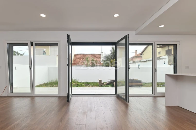 Moradia T4 para Venda em São Domingos de Rana Foto 8