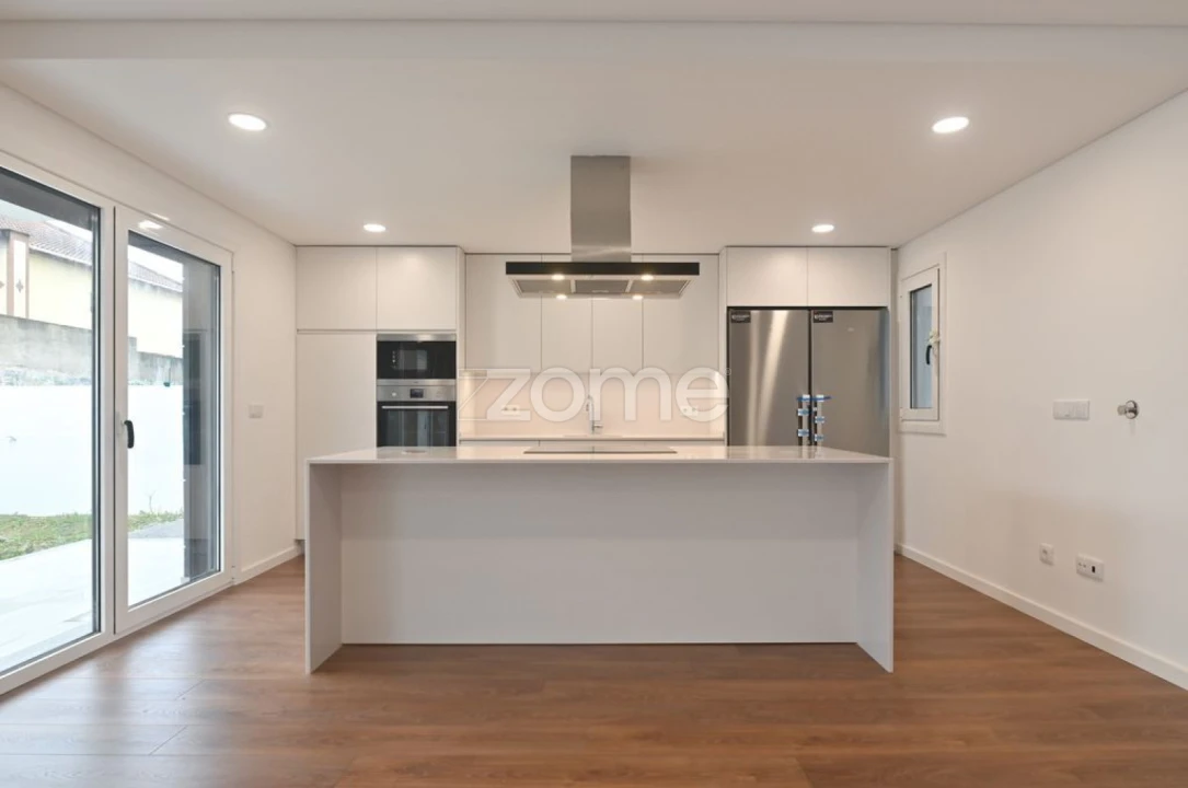 Moradia T4 para Venda em São Domingos de Rana Foto 5