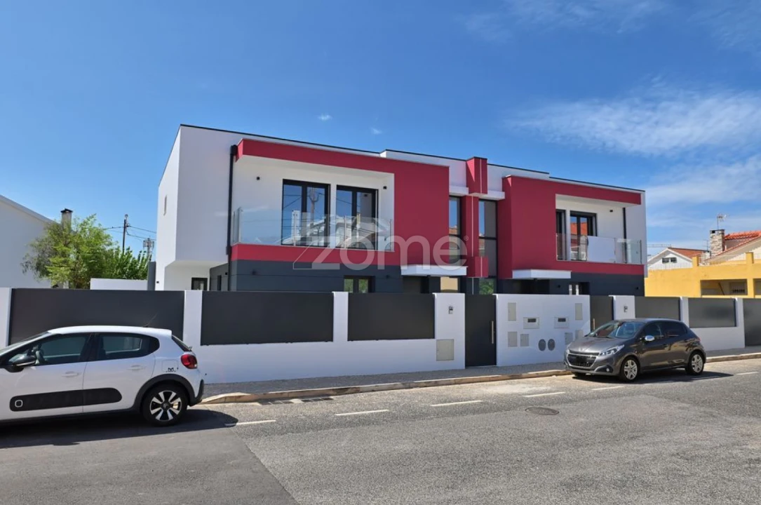 Moradia T4 para Venda em São Domingos de Rana Foto 1