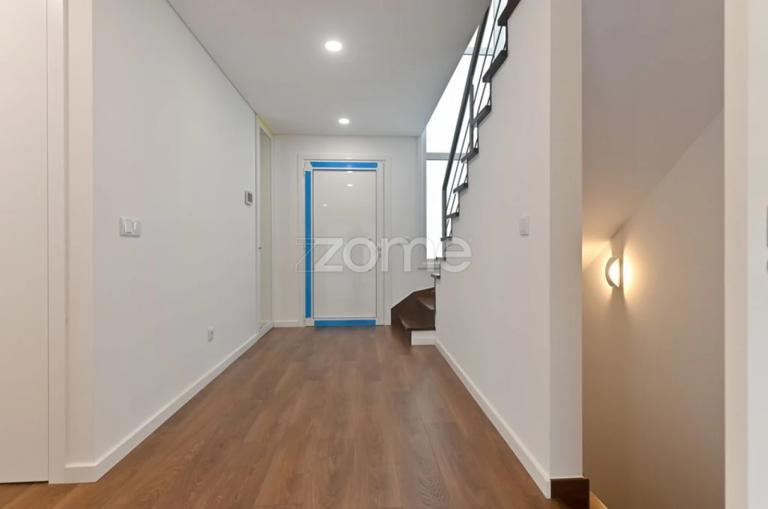 Moradia T4 para Venda em São Domingos de Rana Foto 16