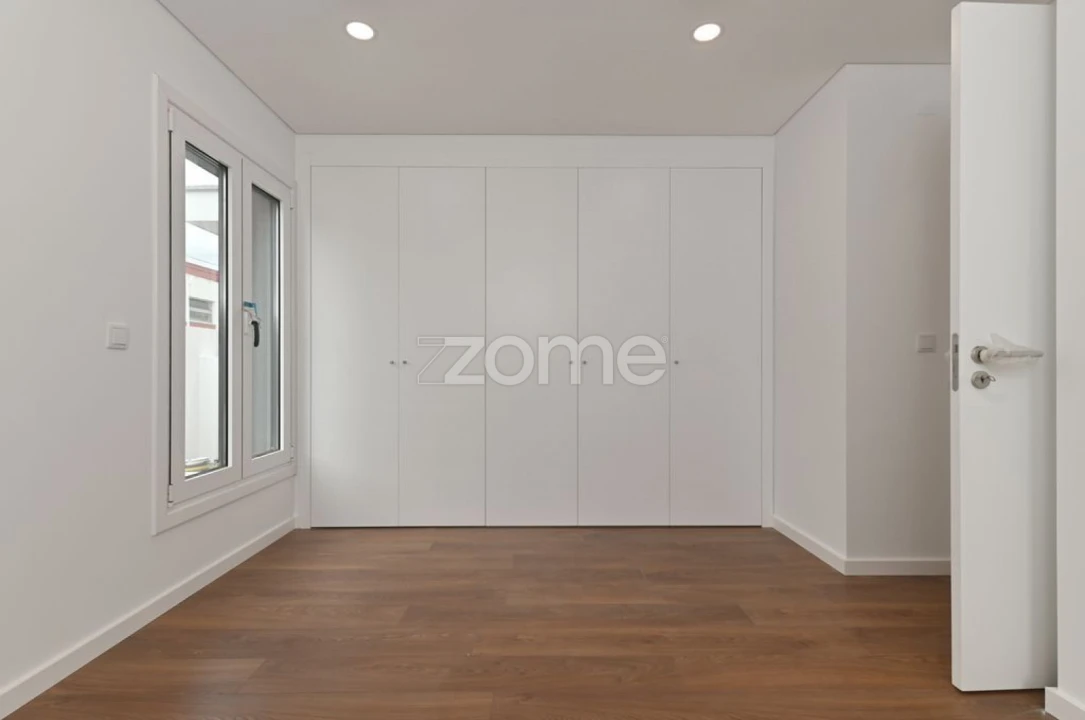 Moradia T4 para Venda em São Domingos de Rana Foto 13